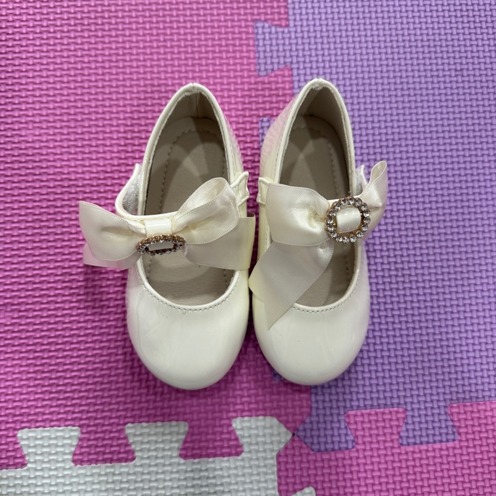 Elegant Cream Kids Shoes with Bow